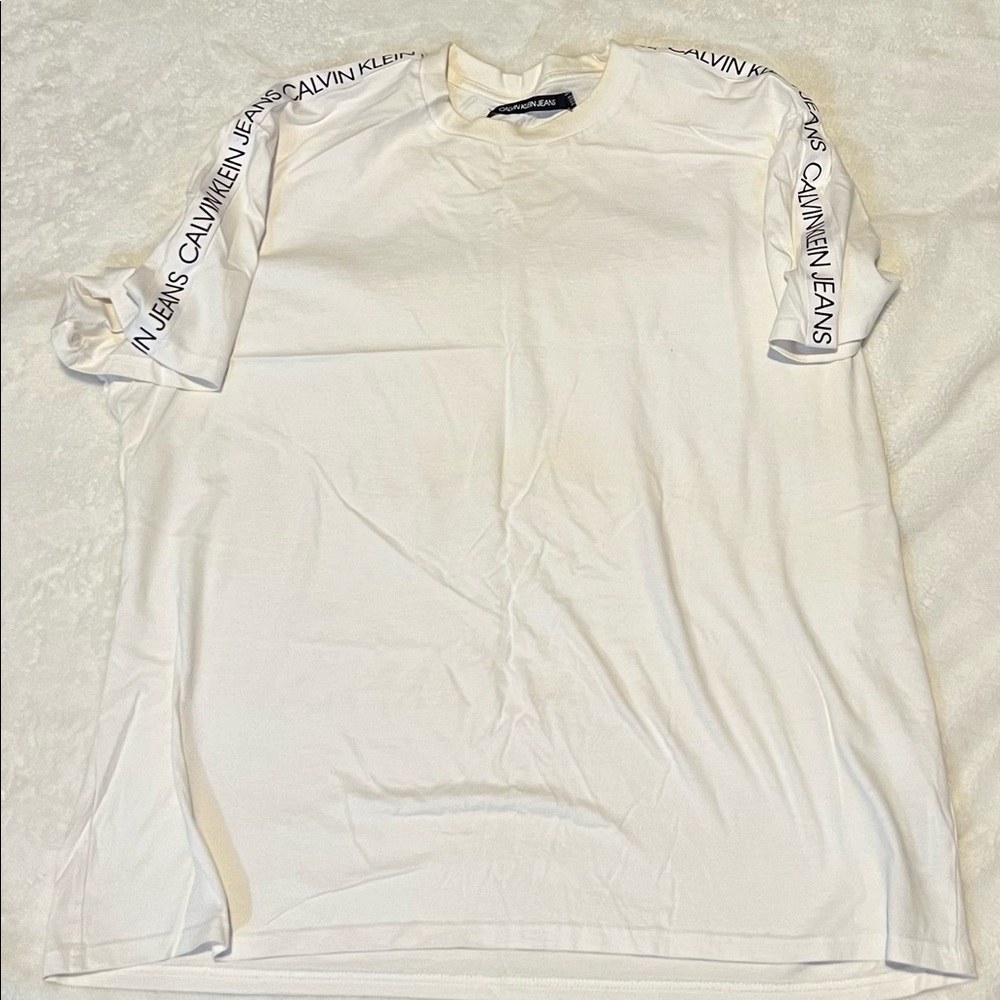 WHITE CALVIN KLEIN SHIRT